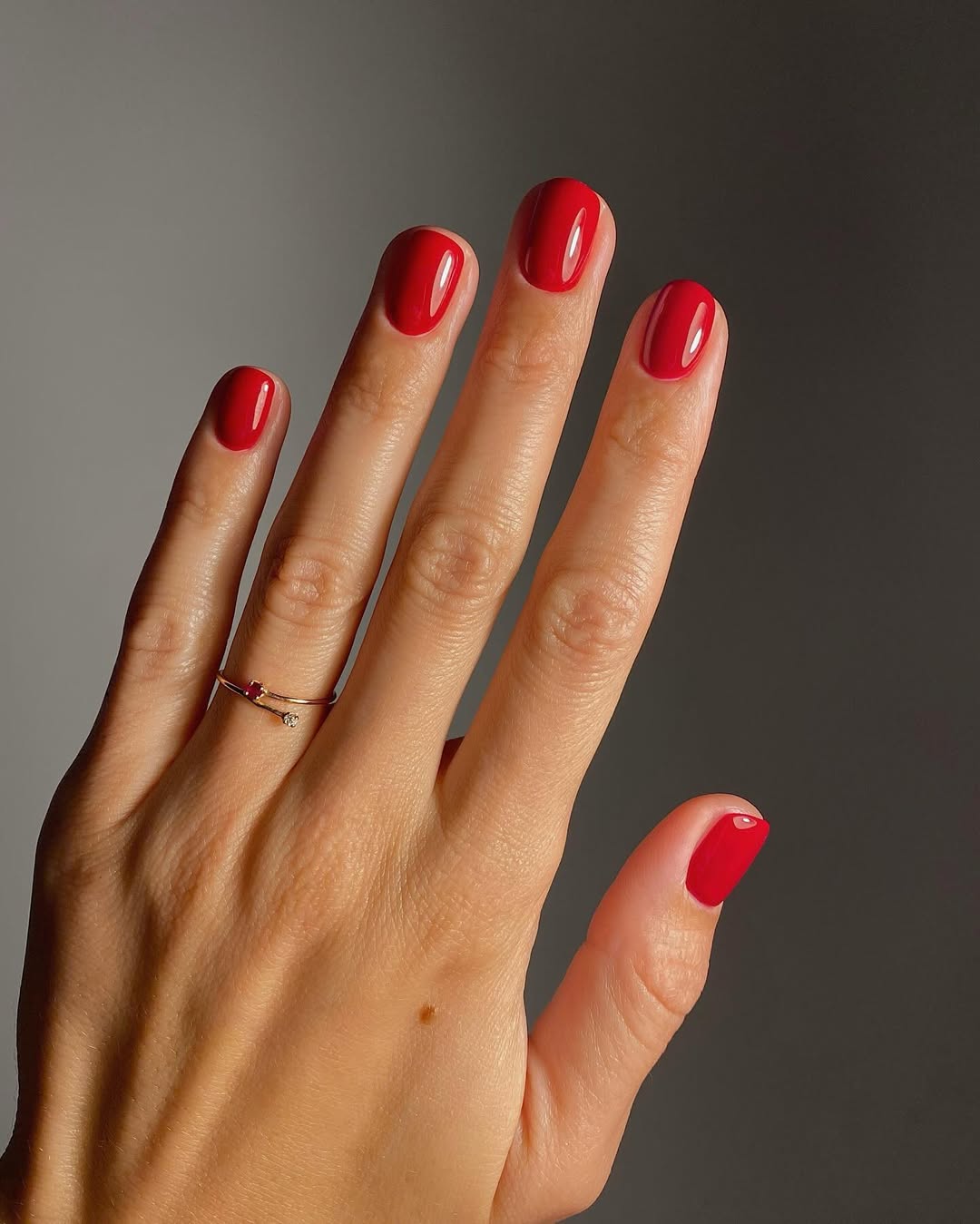 classic red short nails