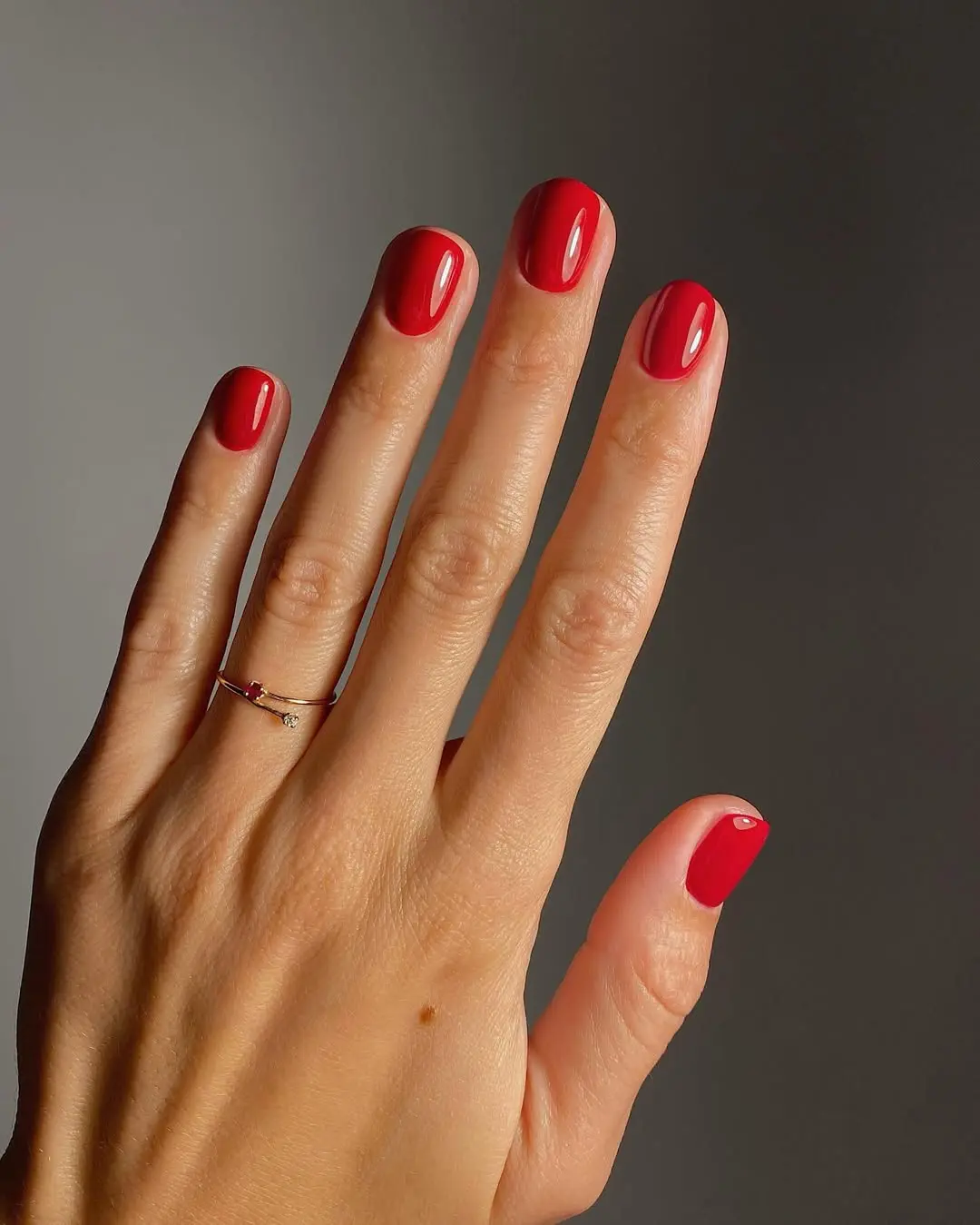 classic red short nails