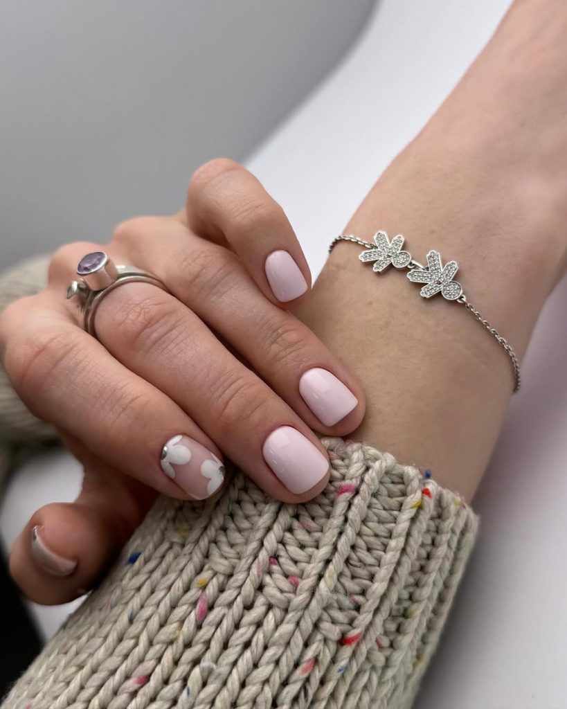 Classy short square nails with milky pink base and white flower details