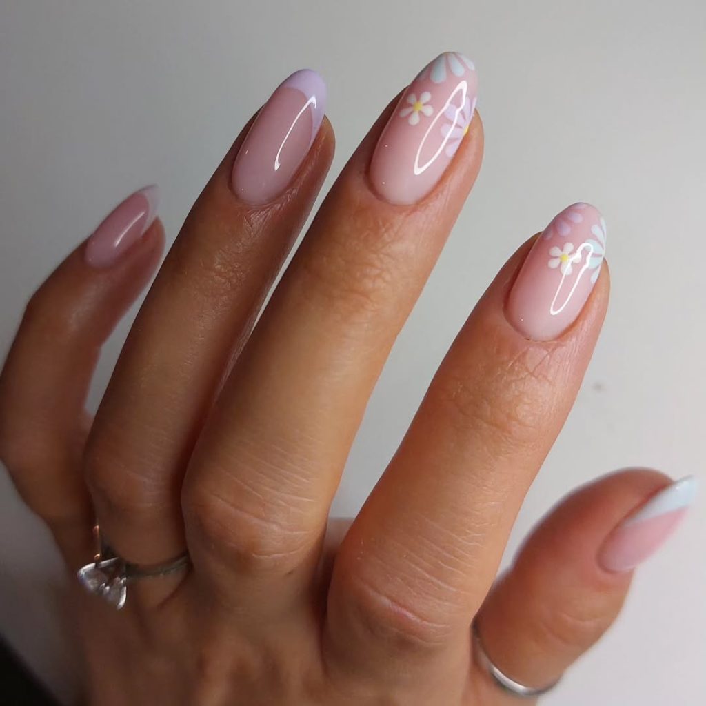 Pink nails with pastel French tips and white daisy spring designs
