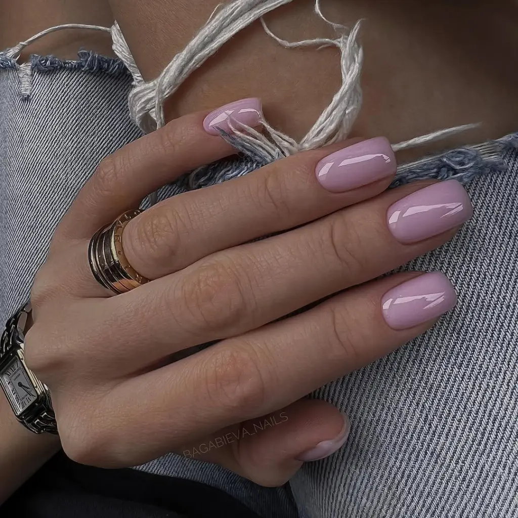 Short square pink nails with high-shine finish delivering a soft spring-ready old money aesthetic