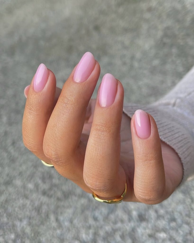 Classy pink polish with glowy finish on medium oval nails
