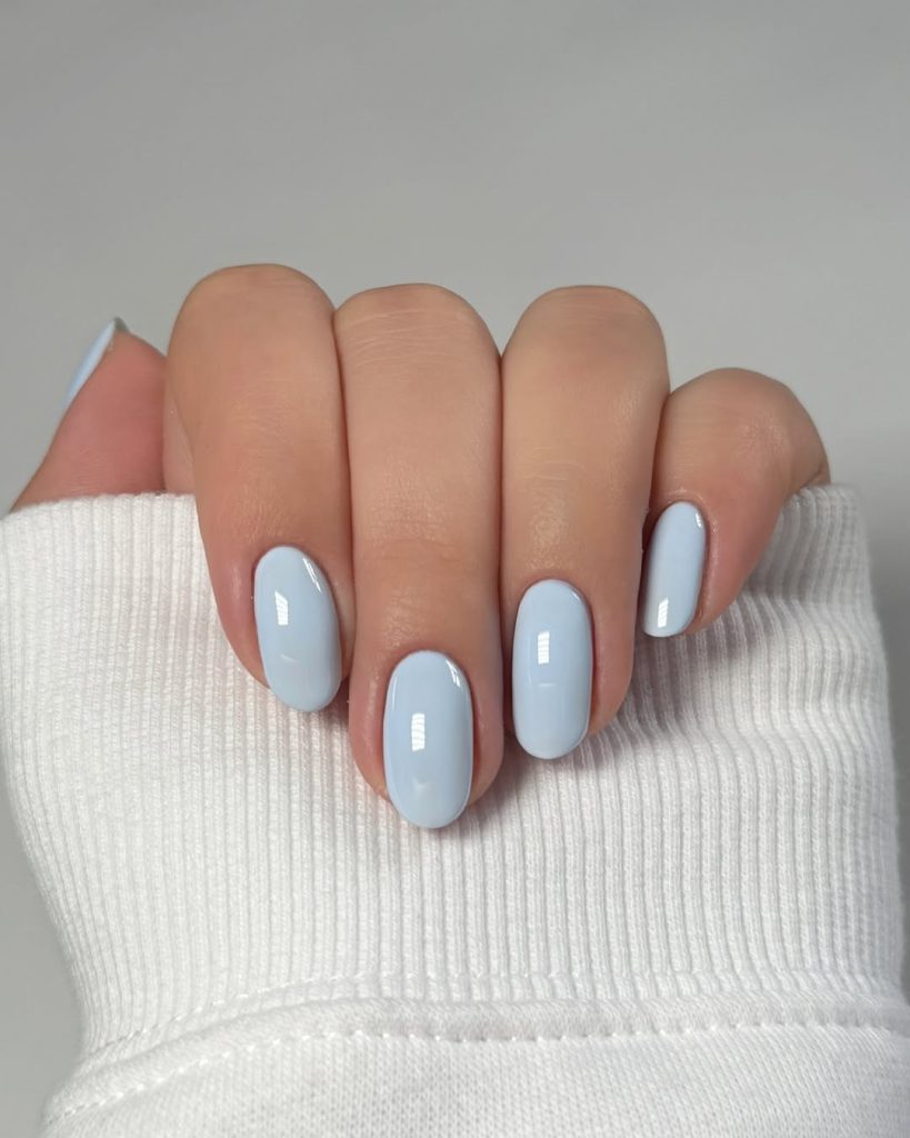 Short powder blue solid color nails
