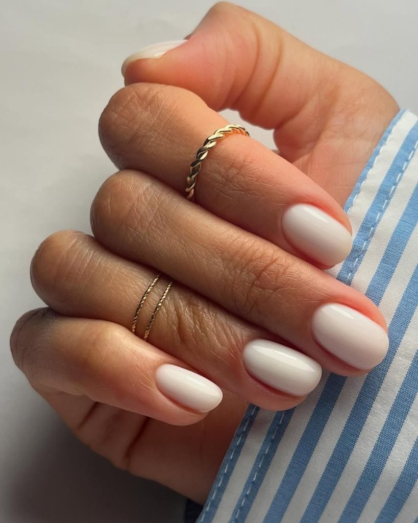 White gel polish on short old money oval nails
