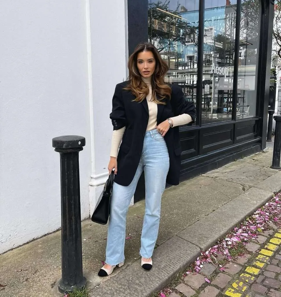 Casual chic spring outfit with navy oversized blazer, light blue straight leg jeans, black structured tote bag and loose wavy hair