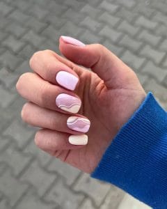 elegant short summer nails with pink and cream wave design