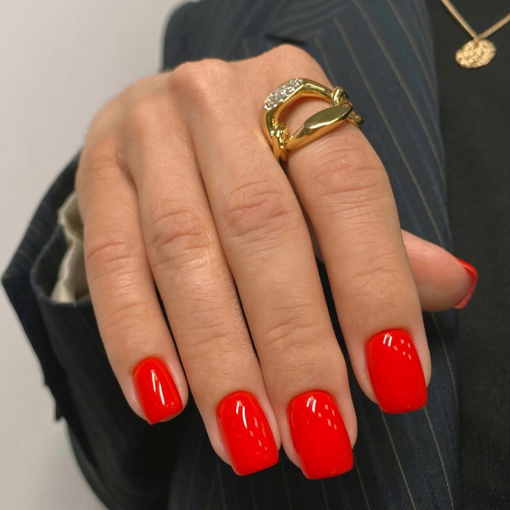Short square red nails with high-gloss finish