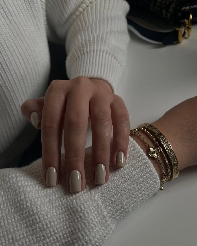 Short square old money fall nails in cream beige
