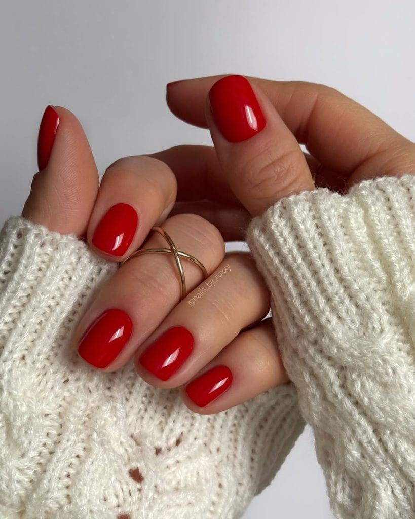 Classy fall nails in bright red