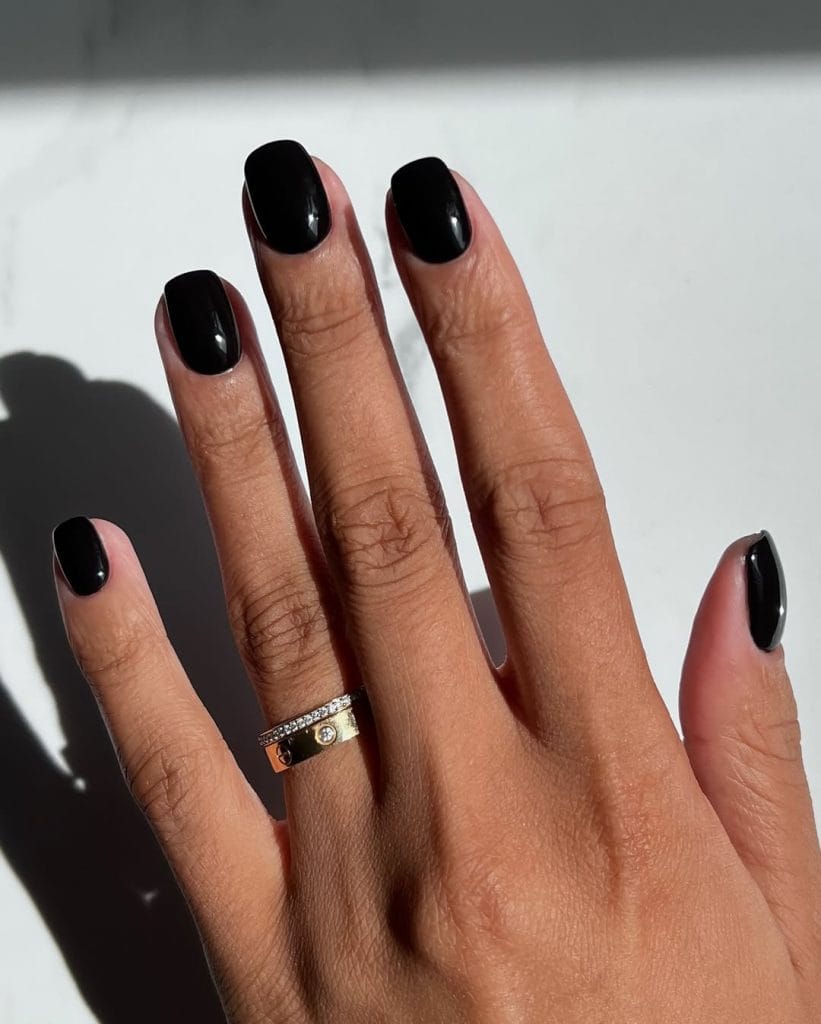 Short black old money fall nails