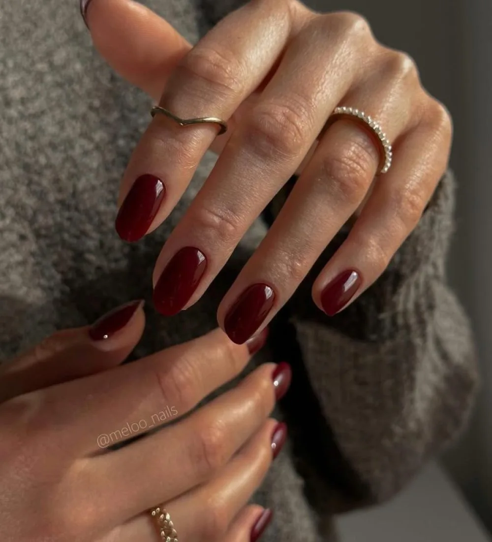 Short oval red old money fall nails