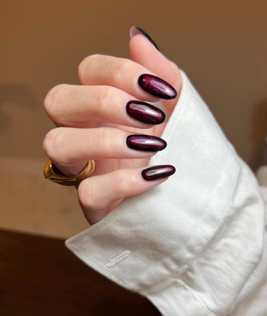 Classy fall nails with cat eye effect