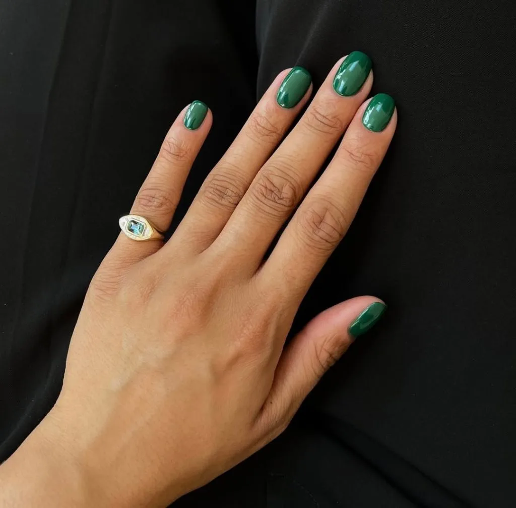 Short squoval emerald green old money fall nails