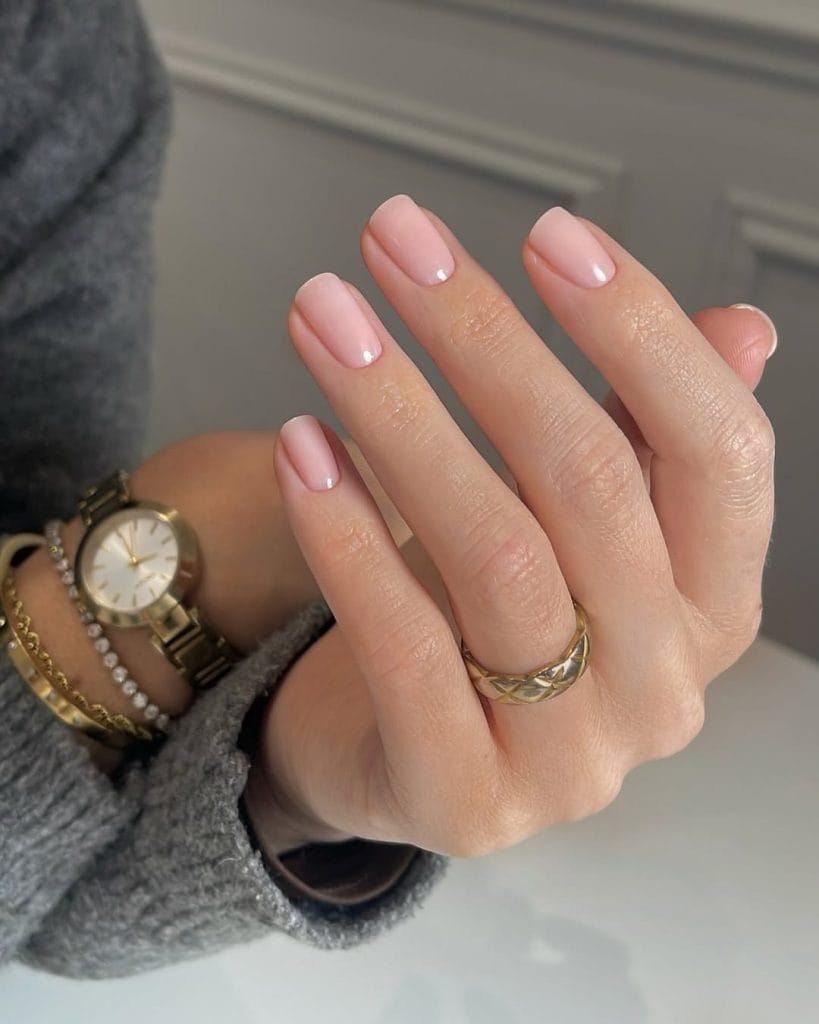 Short dusty pink old money fall nails