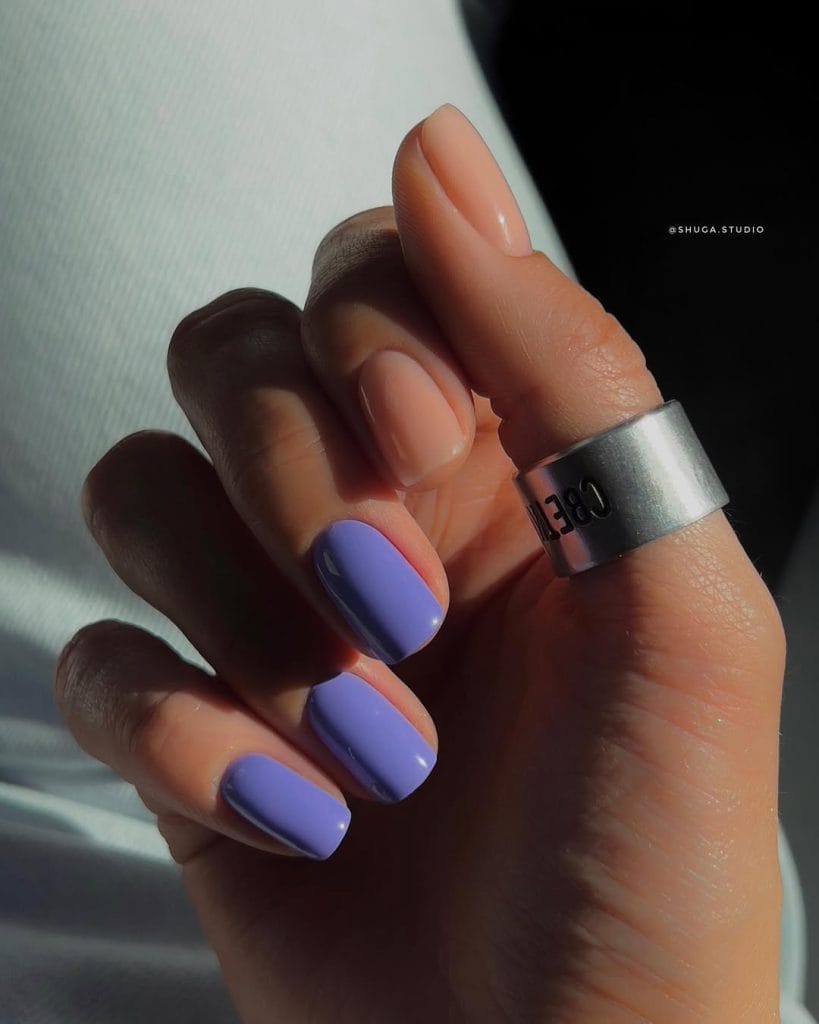 Short square summer nails alternating between periwinkle blue and nude polish