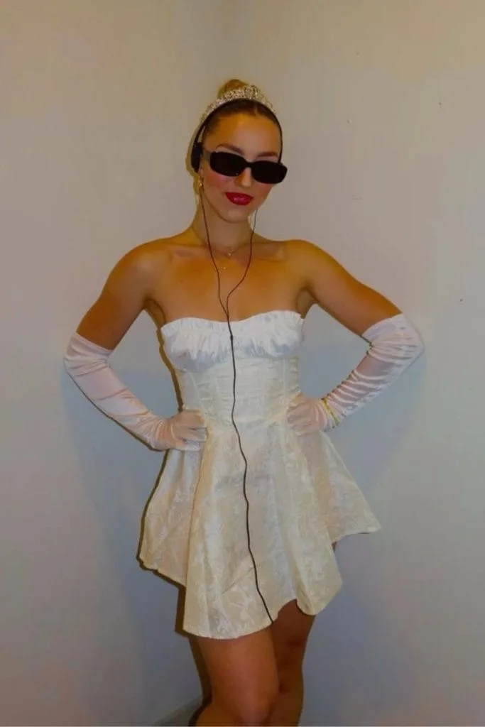 Mia Thermopolis from The Princess Diaries Halloween costume 