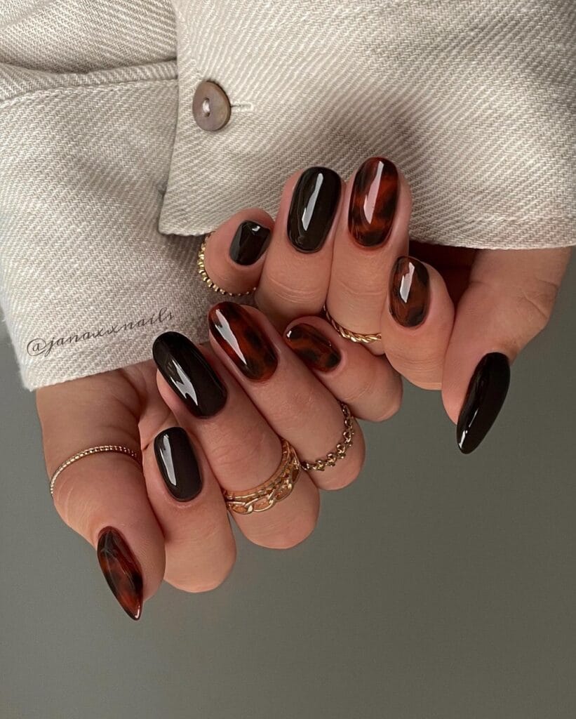 almond nails with dark tortoiseshell and black polish mix, fall nail ideas