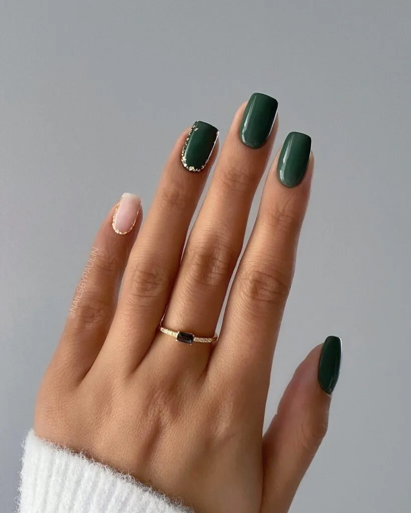 Short dark green nails with gold outline on accent nails
