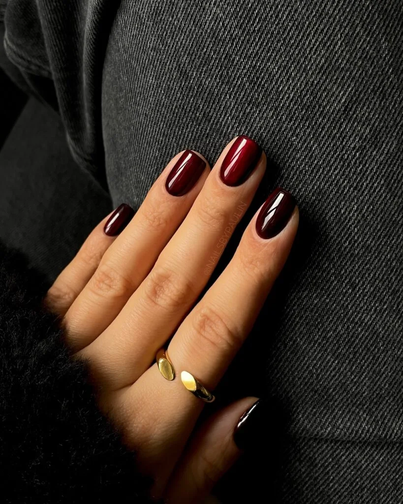 glossy dark red nails, bordeaux winter old money nail color
