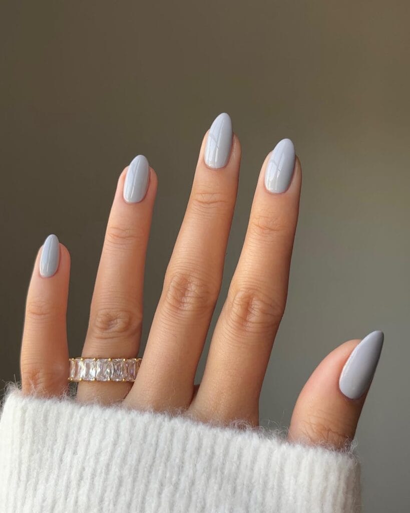  almond-shaped pale grey nails, winter old money nail color
