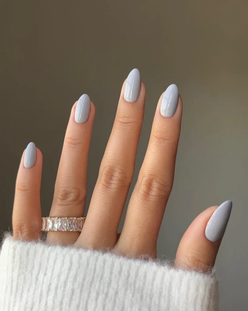 almond-shaped pale grey nails, winter old money nail color
