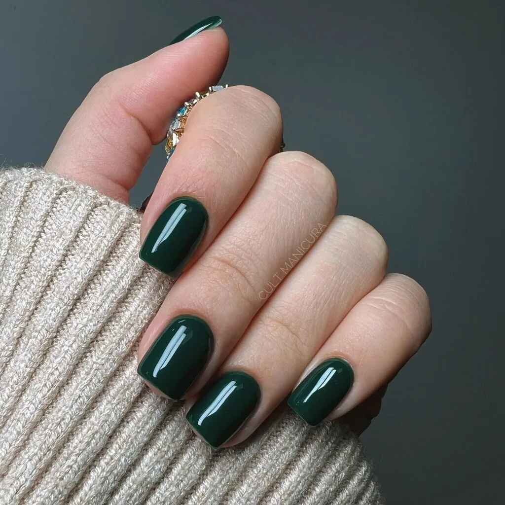 glossy dark green nails, short square shape, rich winter old money nail look