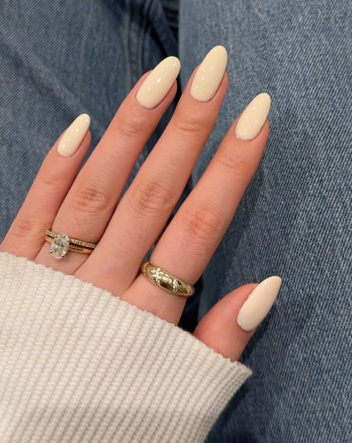 2026 nail trends, iced vanilla oval nails with glossy finish and gold rings