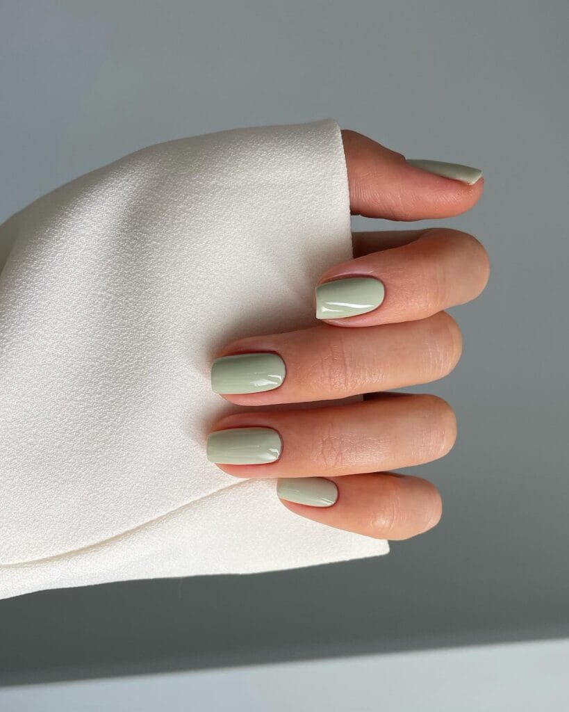 grounded green short square nails with glossy finish