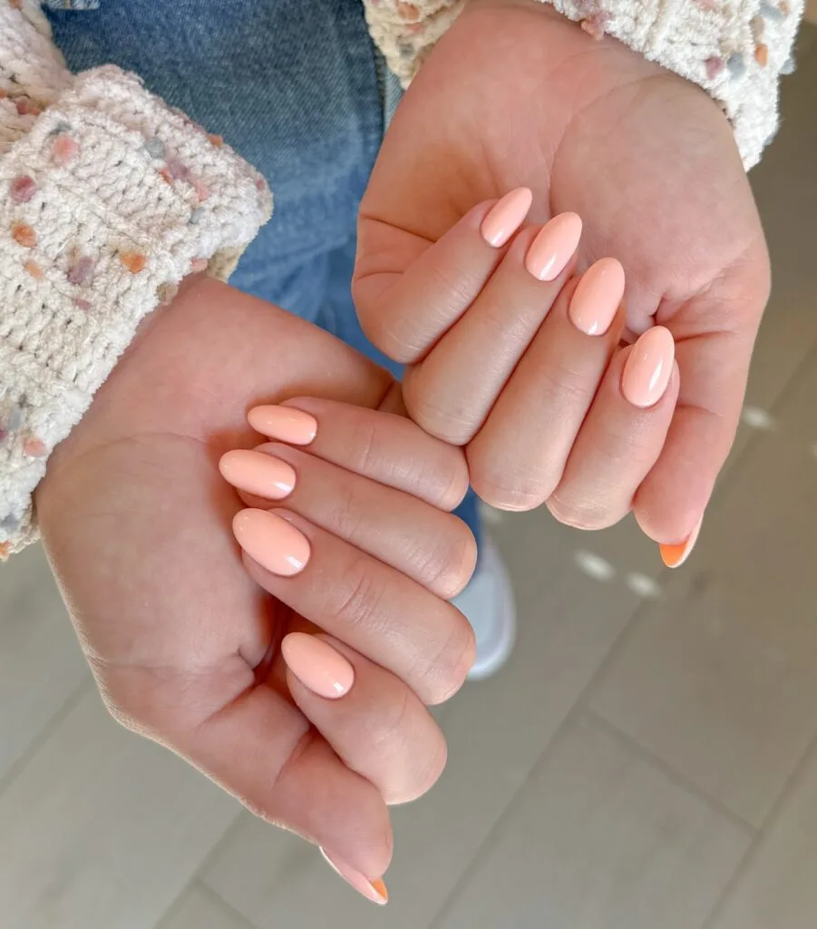spring nail colors 2026, light peach almond nails, glossy finish, both hands