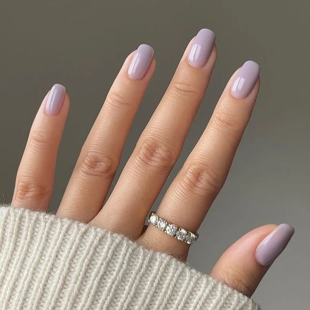 spring nail colors 2026, gray lilac short square nails with glossy finish, diamond ring
