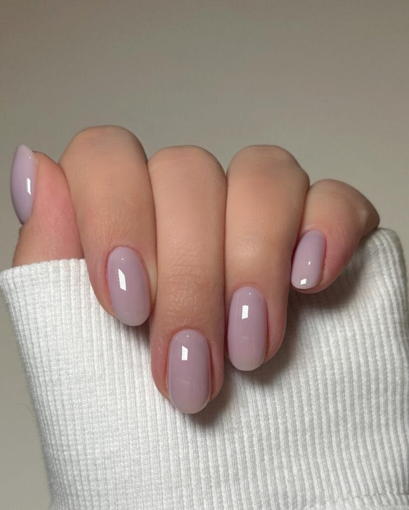 spring nail colors 2026, soft gray lilac short round nails, glossy finish