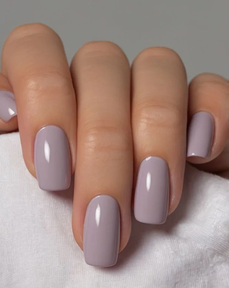 spring nail colors 2026, smoky lilac short square nails, glossy finish