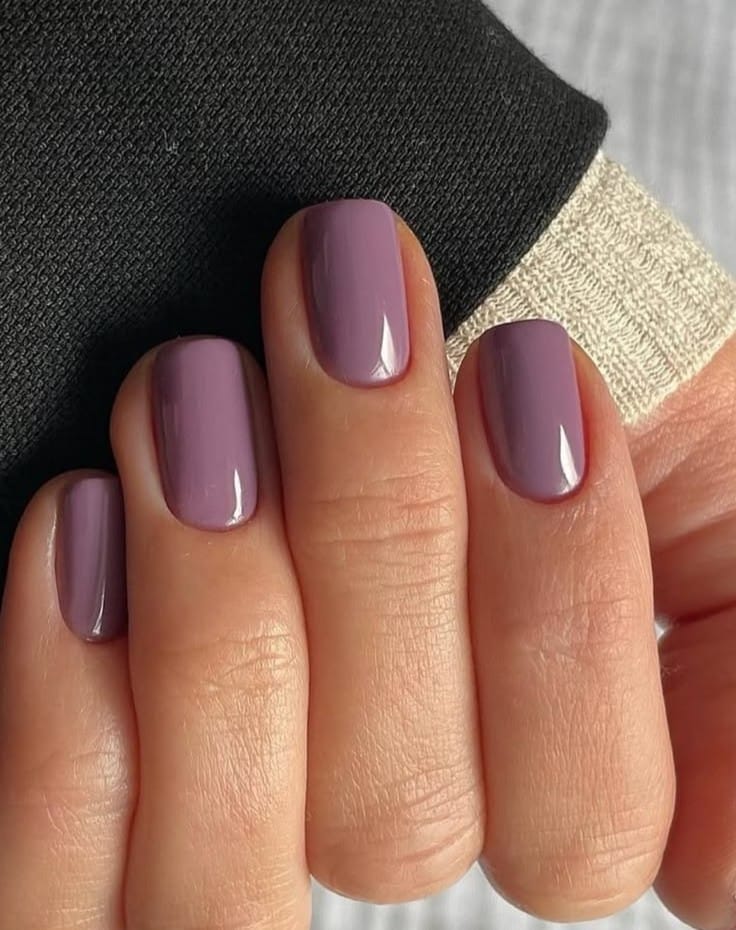 spring nail colors 2026, muted mauve purple short square nails, glossy finish