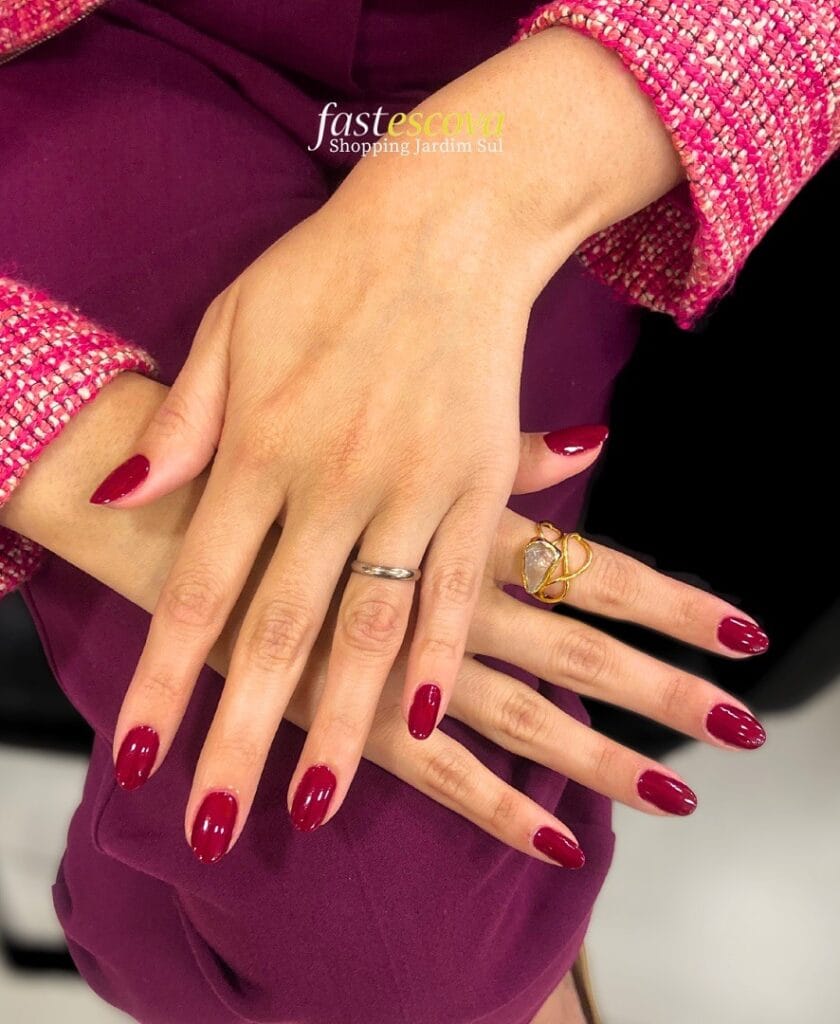 summer nail colors, deep cherry glossy short almond nails with gold rings