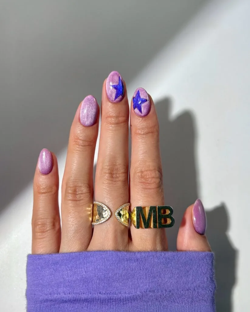 summer nails, oval lilac velvet cat eye nails with cobalt blue magnetic star accents
