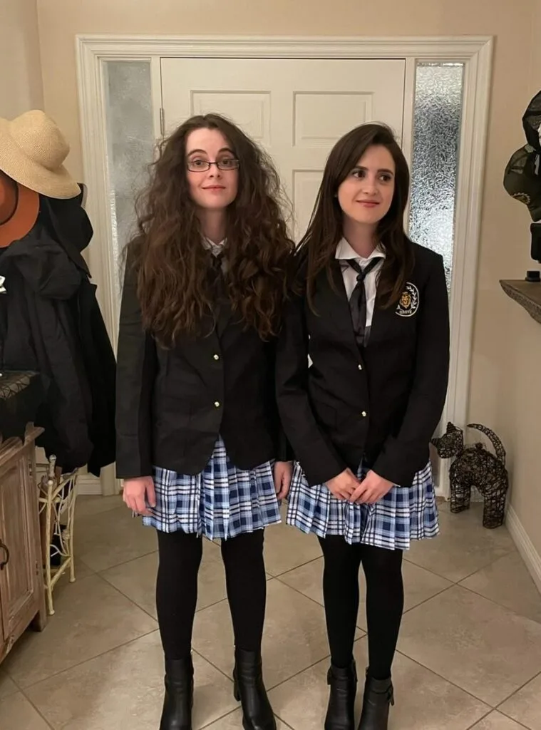 Best friend Halloween costumes as Mia before and after her makeover, in black blazers and plaid skirts
